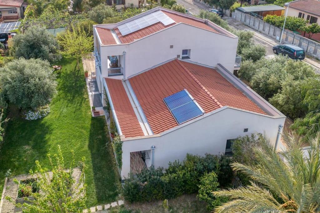 La Casa Degli Ulivi Appartamento In Villa Con Patio 夸尔图-圣埃莱娜 外观 照片