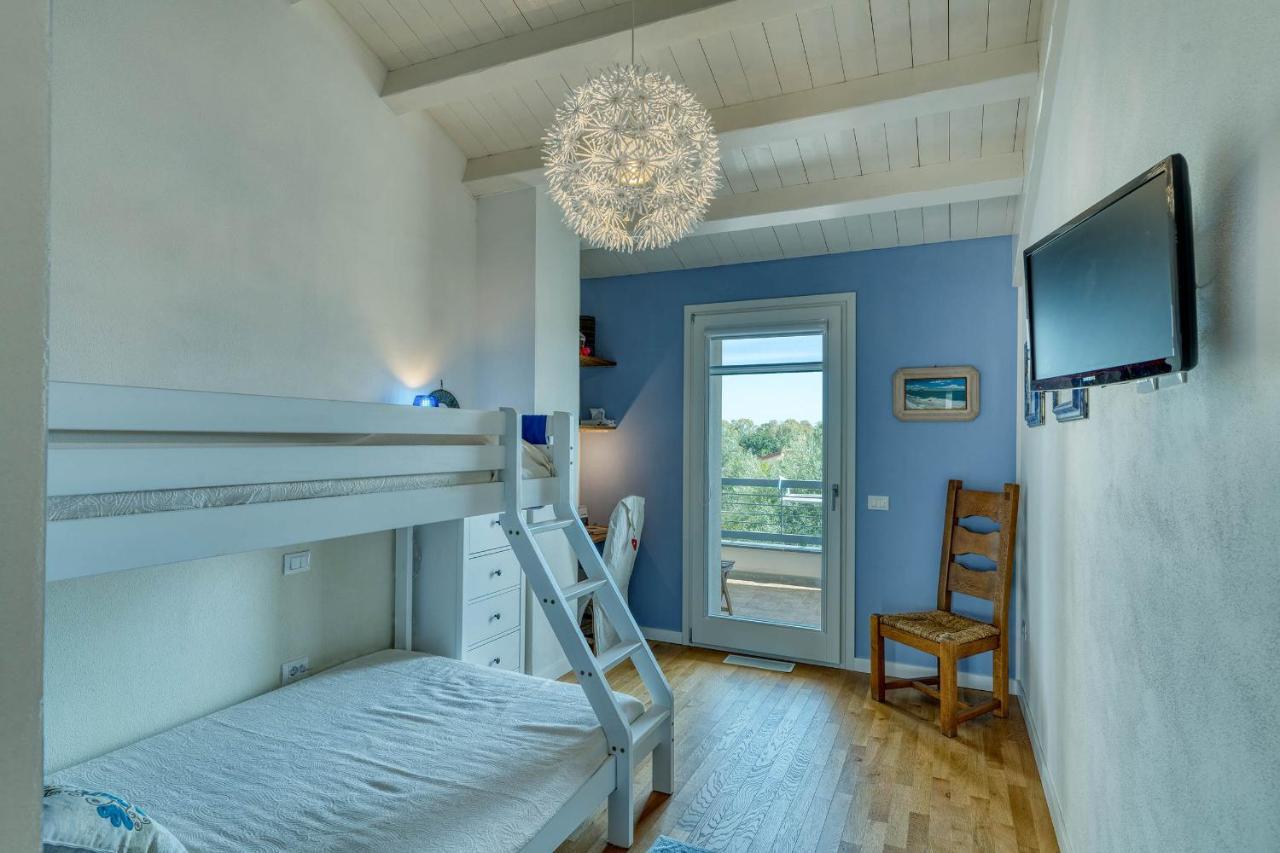 La Casa Degli Ulivi Appartamento In Villa Con Patio 夸尔图-圣埃莱娜 外观 照片