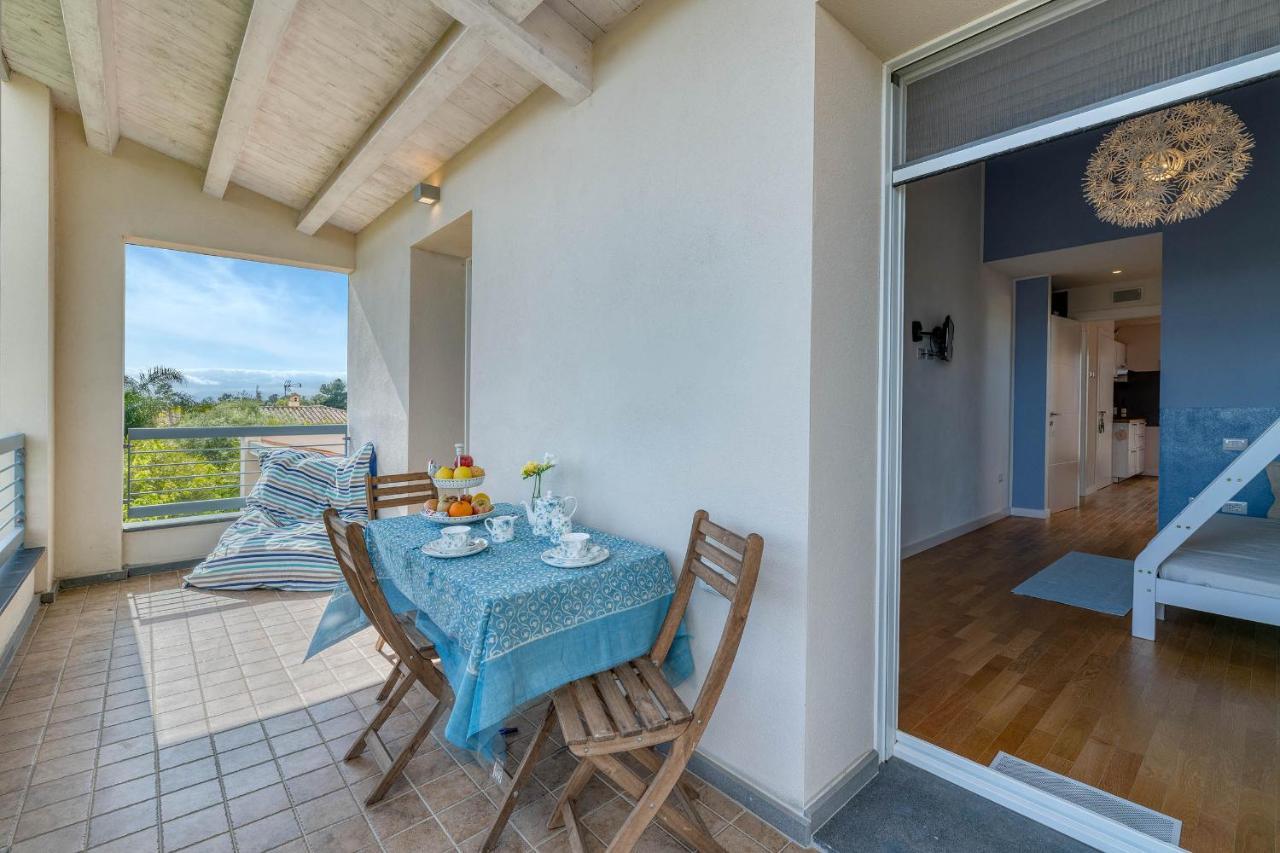 La Casa Degli Ulivi Appartamento In Villa Con Patio 夸尔图-圣埃莱娜 外观 照片